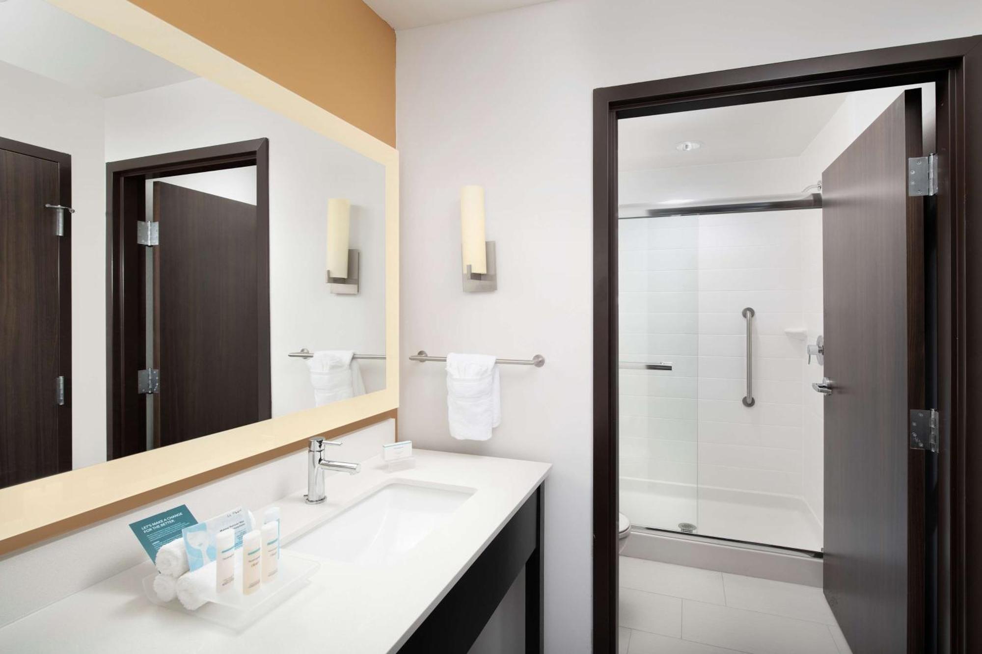 Homewood Suites By Hilton Kansas City Speedway Exteriör bild