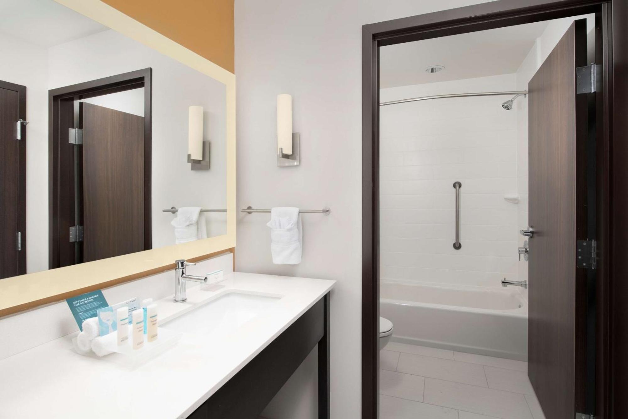 Homewood Suites By Hilton Kansas City Speedway Exteriör bild